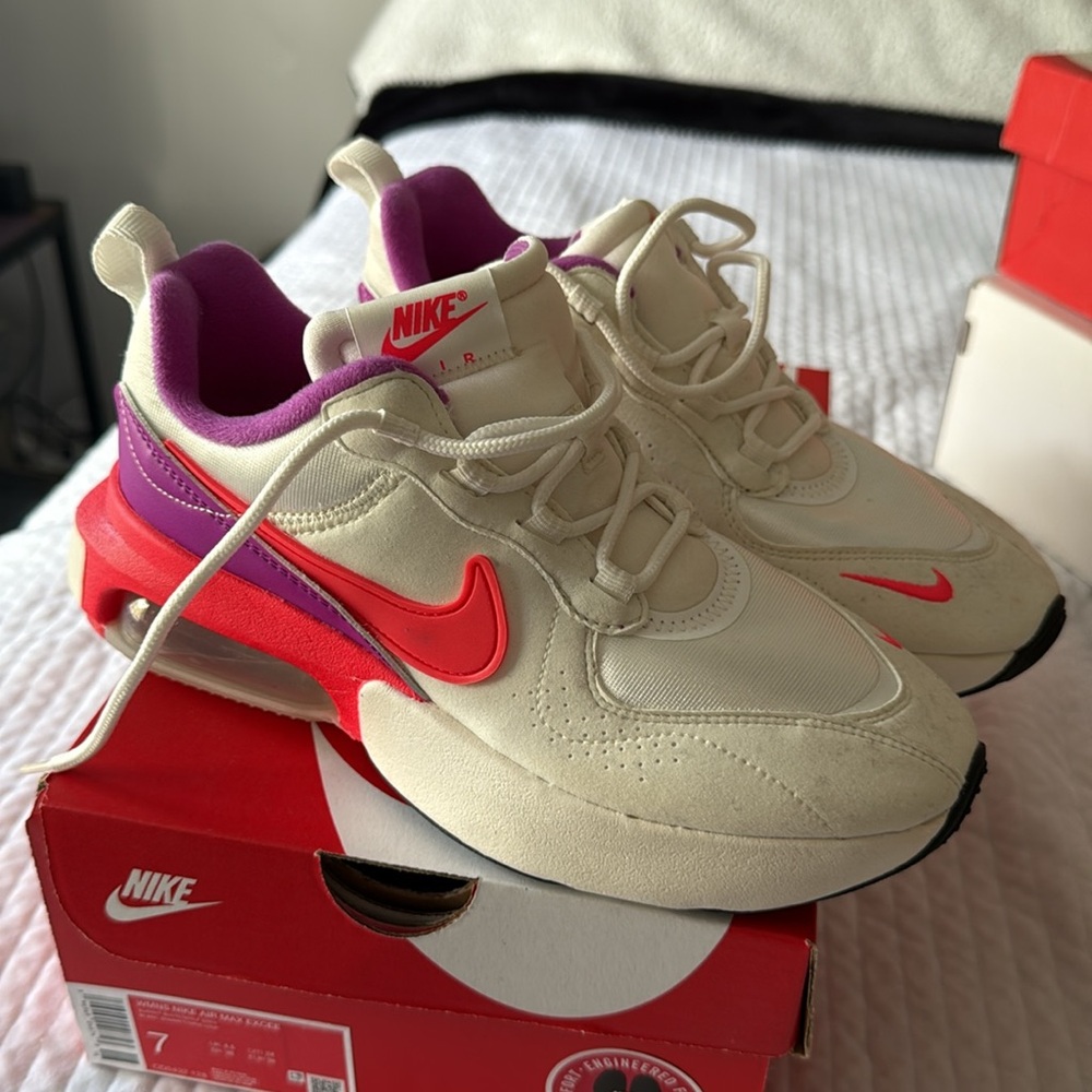 Nike sneakers 7 women’s